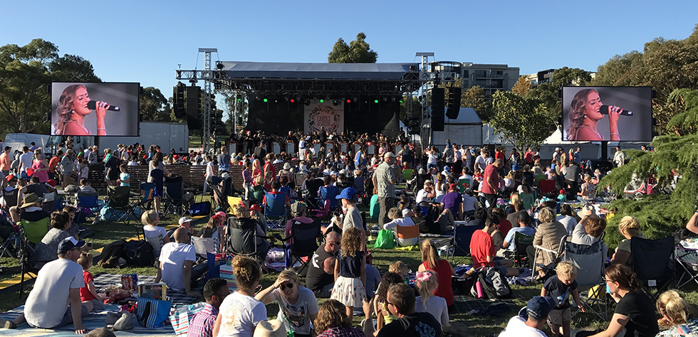 media that moves digital screen 15 kingston carols vic 1 980px