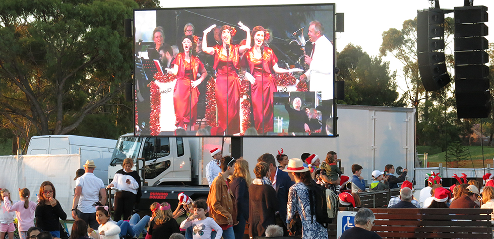 media that moves digital screen 15 kingston carols vic 4 980px